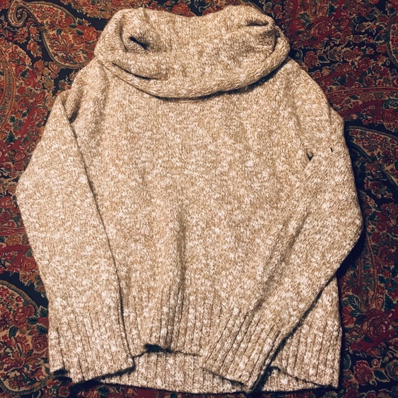 Banana Republic Sweaters - NWOT Banana Republic Sweater